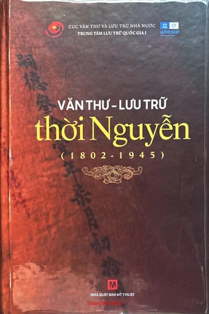 Ảnh bìa của Văn thư lưu trữ thời Nguyễn (1802 - 1945)