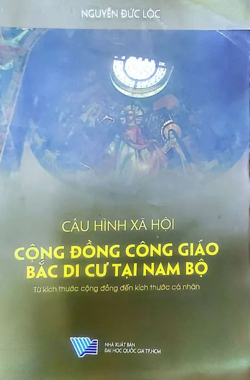 Ảnh bìa của Sách Cấu hình xã hội cộng đồng Công giáo Bắc di cư tại Nam Bộ từ kích thước cộng đồng đến kích thước cá nhân