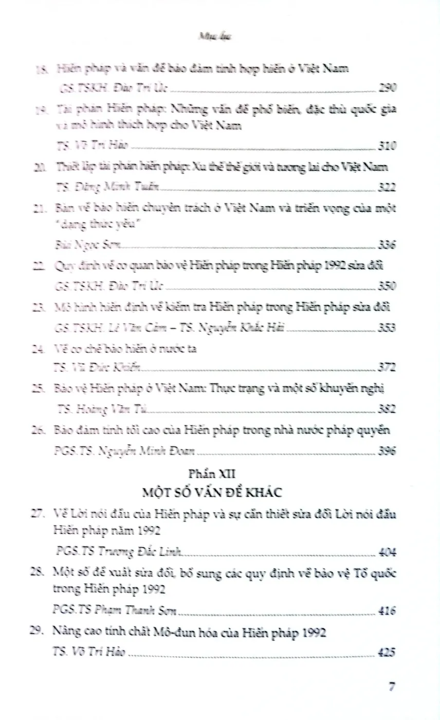 Mục lục chi tiết trang 3 sách Sửa đổi, bổ sung Hiến pháp 1992 những vấn đề lý luận và thực tiễn. Tập II Quyền con người, quyền công dân, chế độ kinh tế, bảo hiến và một số vấn đề khác