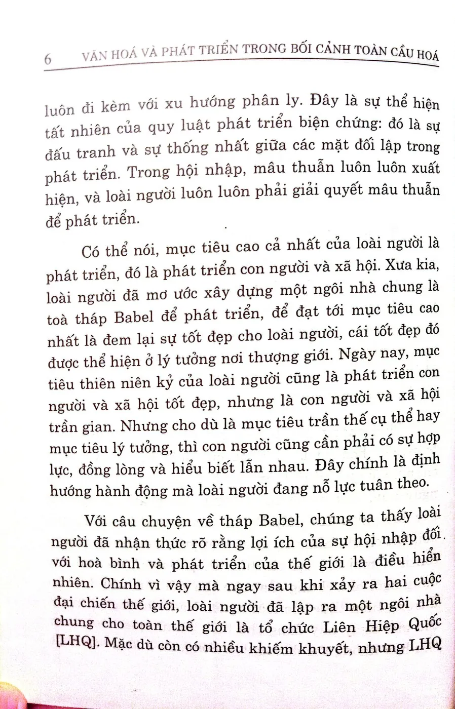 Nội dung trang phụ bản giới thiệu sách Văn hóa và phát triển trong bối cảnh toàn cầu hóa