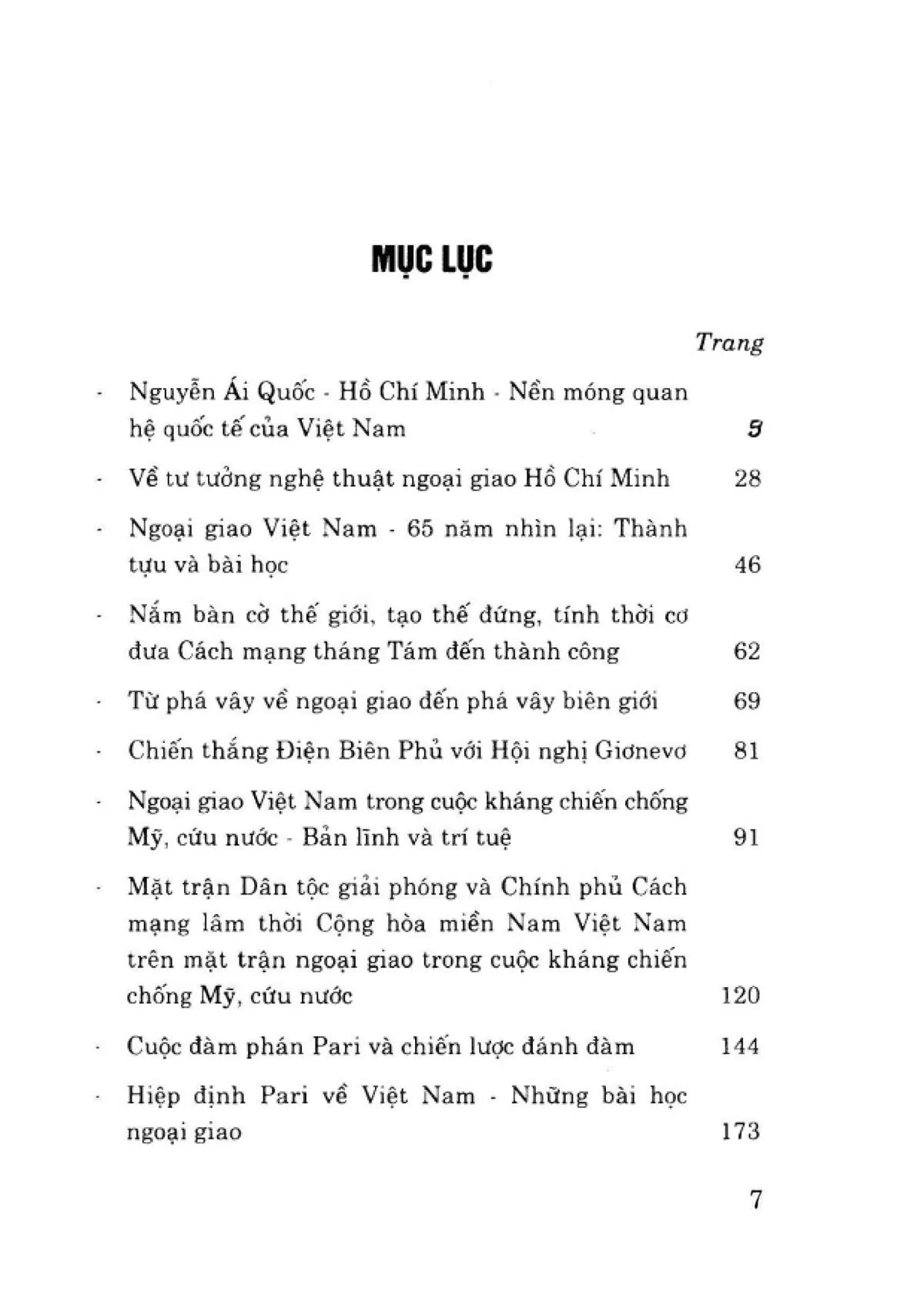 Trang bìa chính thức sách Ngoại giao Việt Nam góc nhìn và suy ngẫm