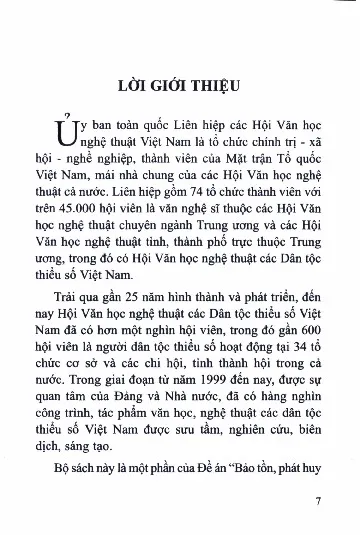 Trang bìa chính thức sách Tuyển tập văn học các dân tộc thiểu số Việt Nam giai đoạn trước 1945 đến 1995
