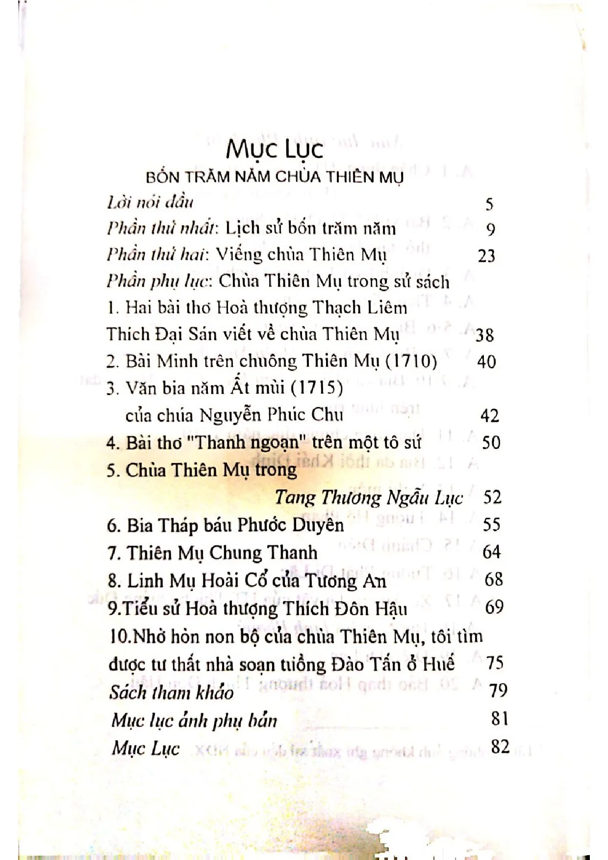 Trang bìa chính thức sách Bốn trăm năm chùa Thiên mụ