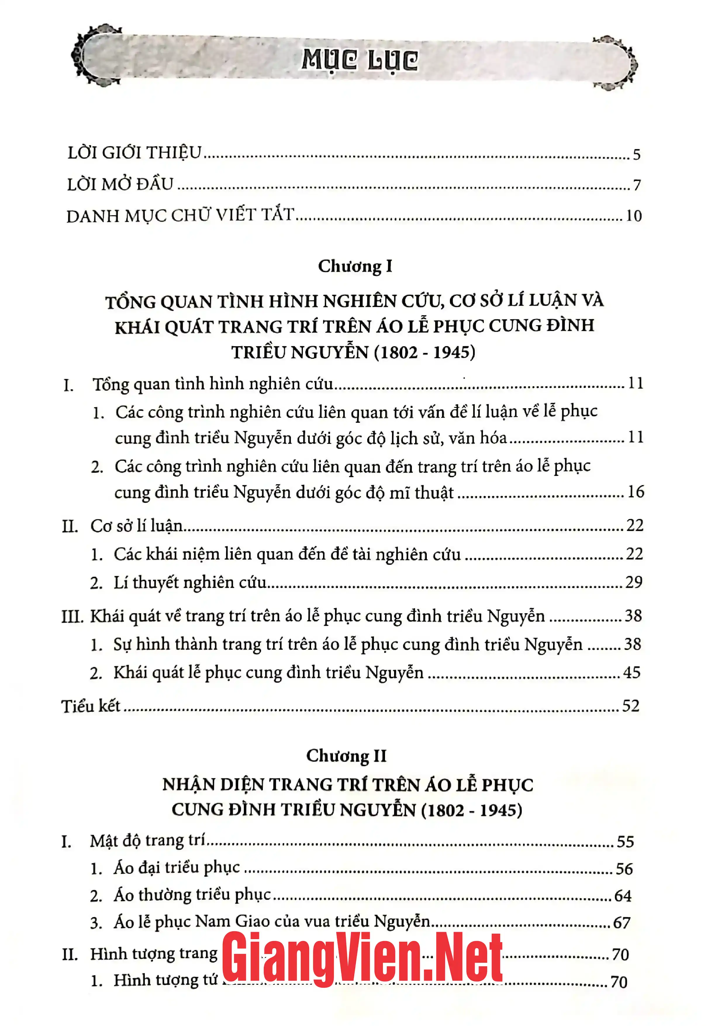 Trang bìa chính thức sách Trang trí trên áo lễ phục cung đình triều Nguyễn