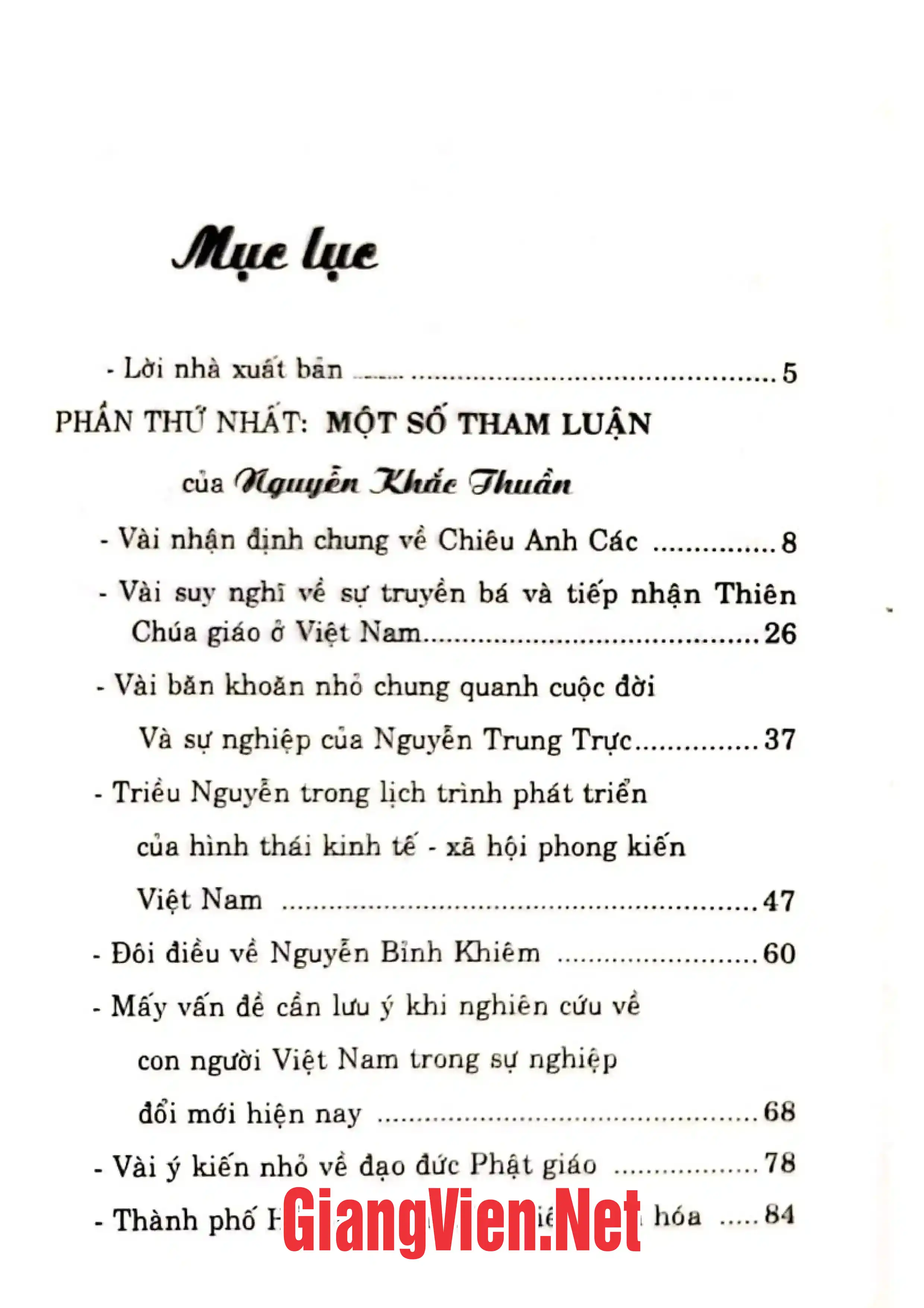 Trang bìa chính thức sách Lần giở trước đèn