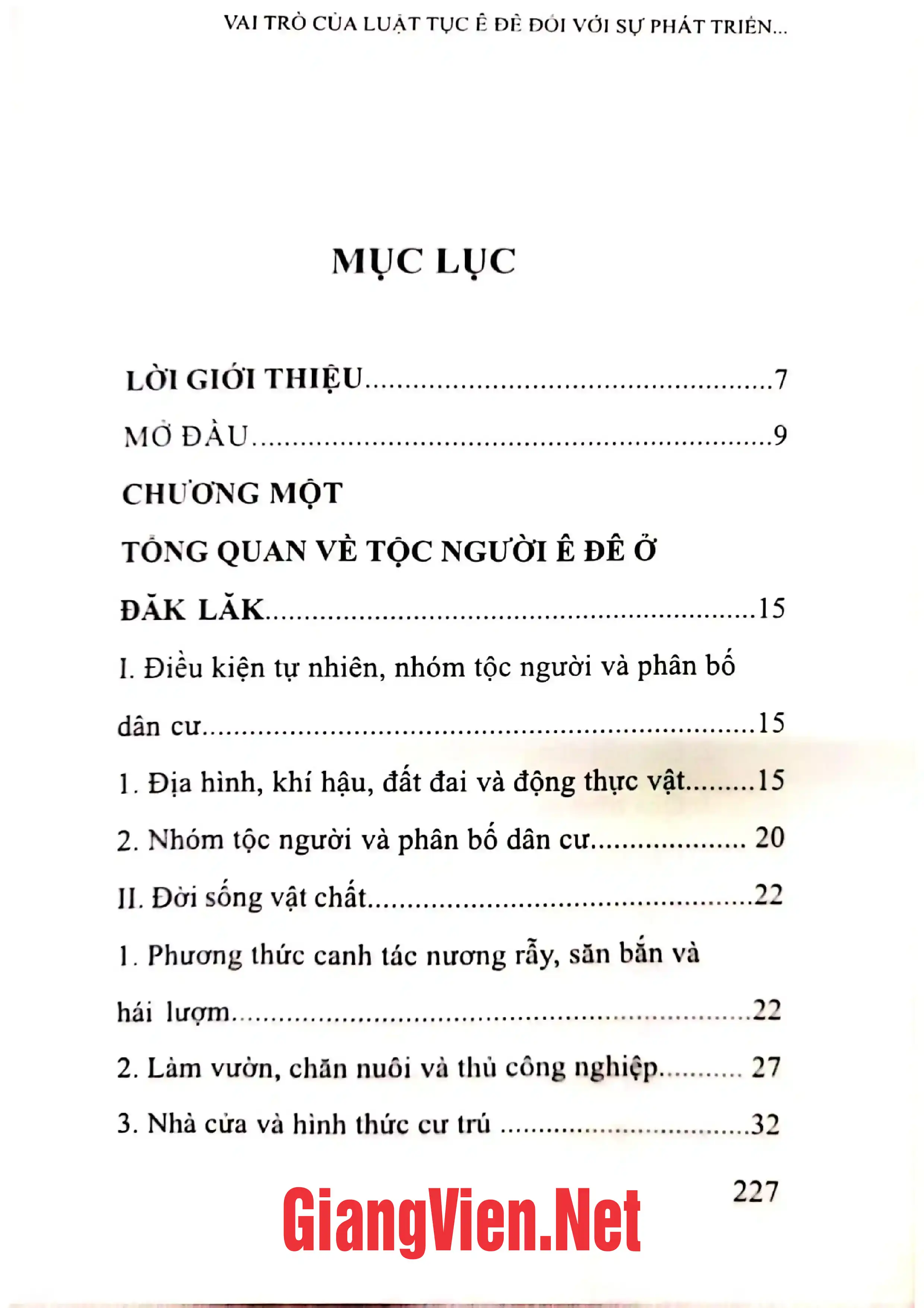 Trang bìa chính thức sách Vai trò của luật tục Ê Đê đối với sự phát triển bền vững tộc người