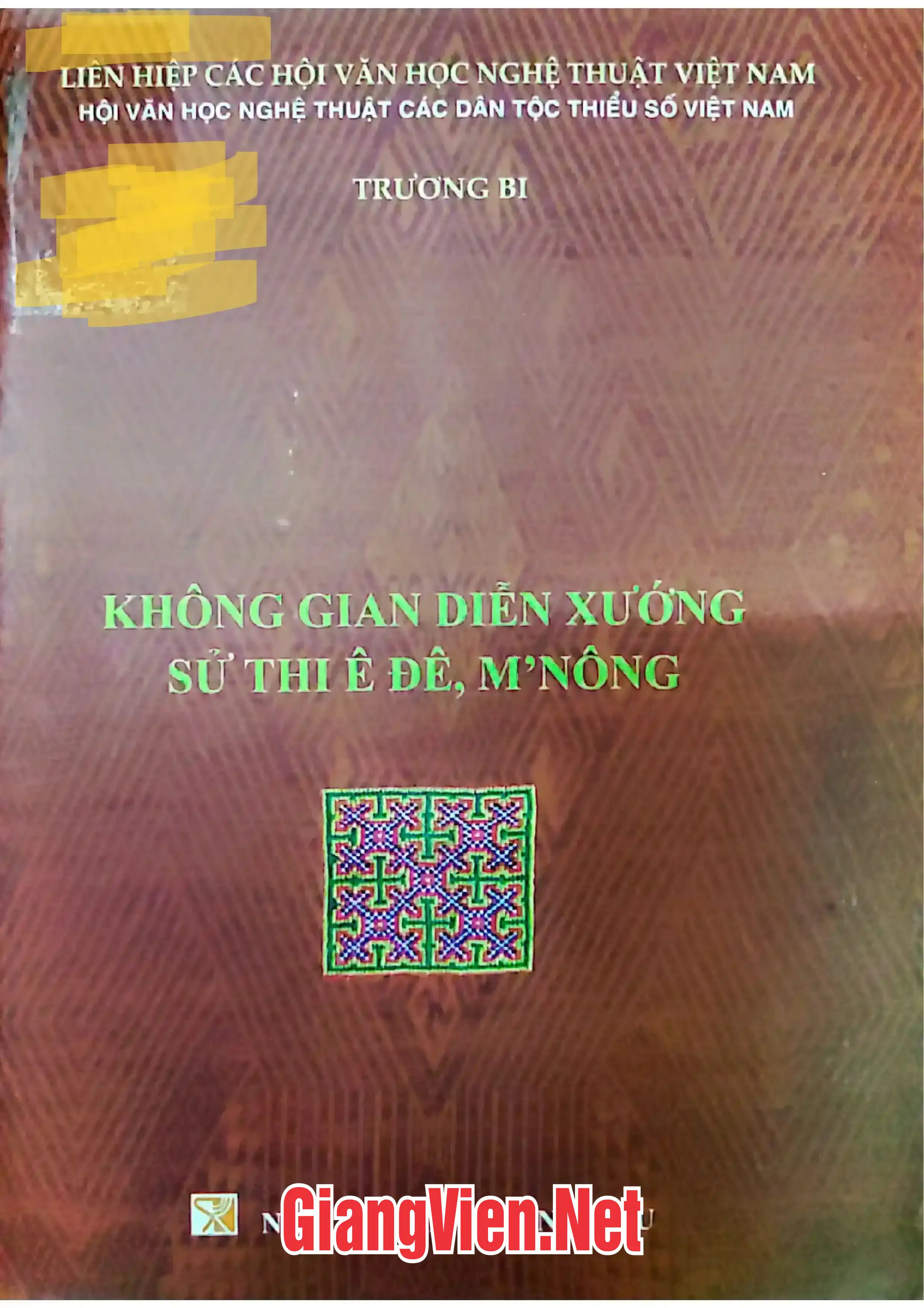 Ảnh bìa của Không gian diễn xướng sử thi Ê đê - Mnông