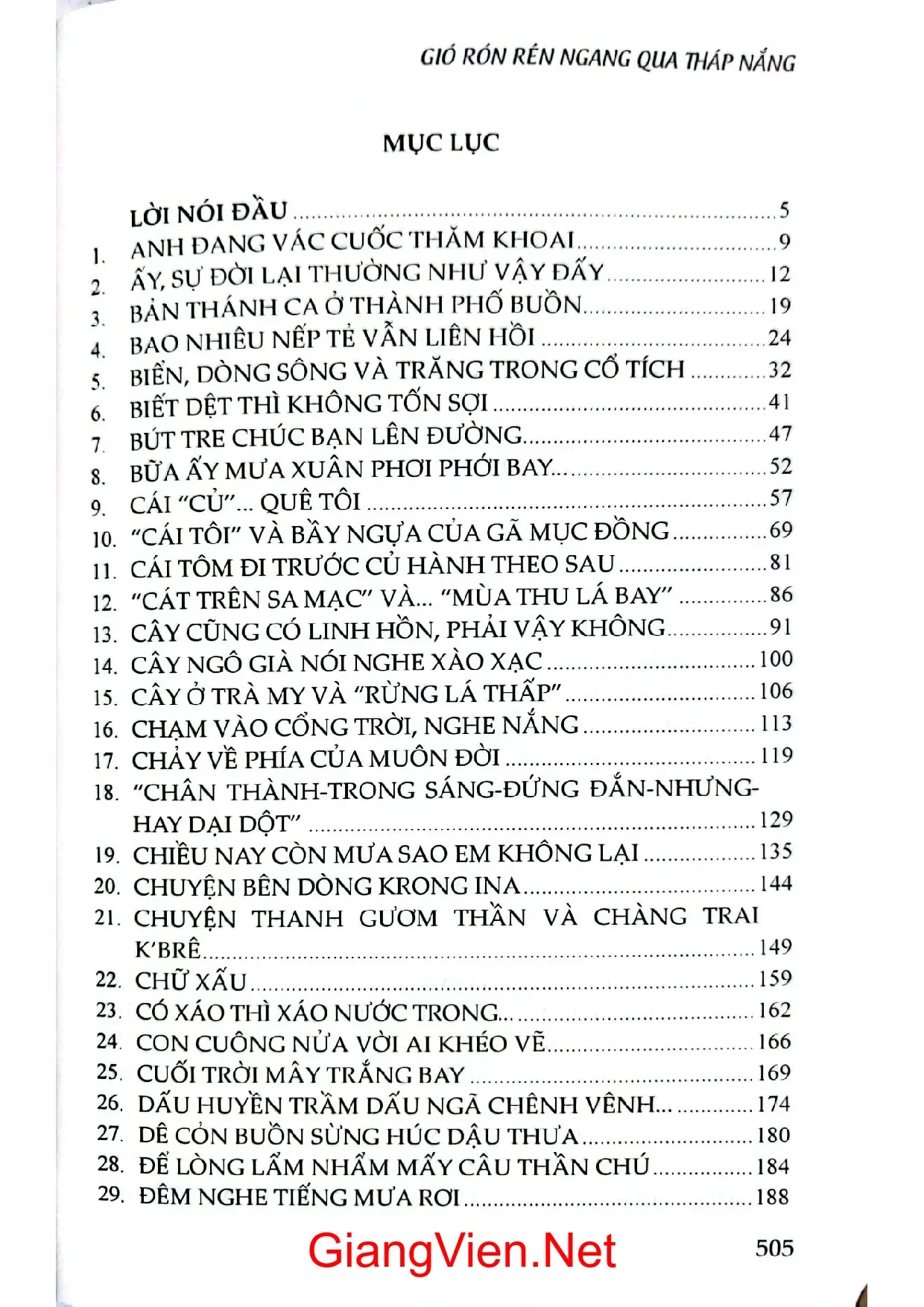 Trang bìa chính thức sách Gió rón rén đi qua tháp nắng