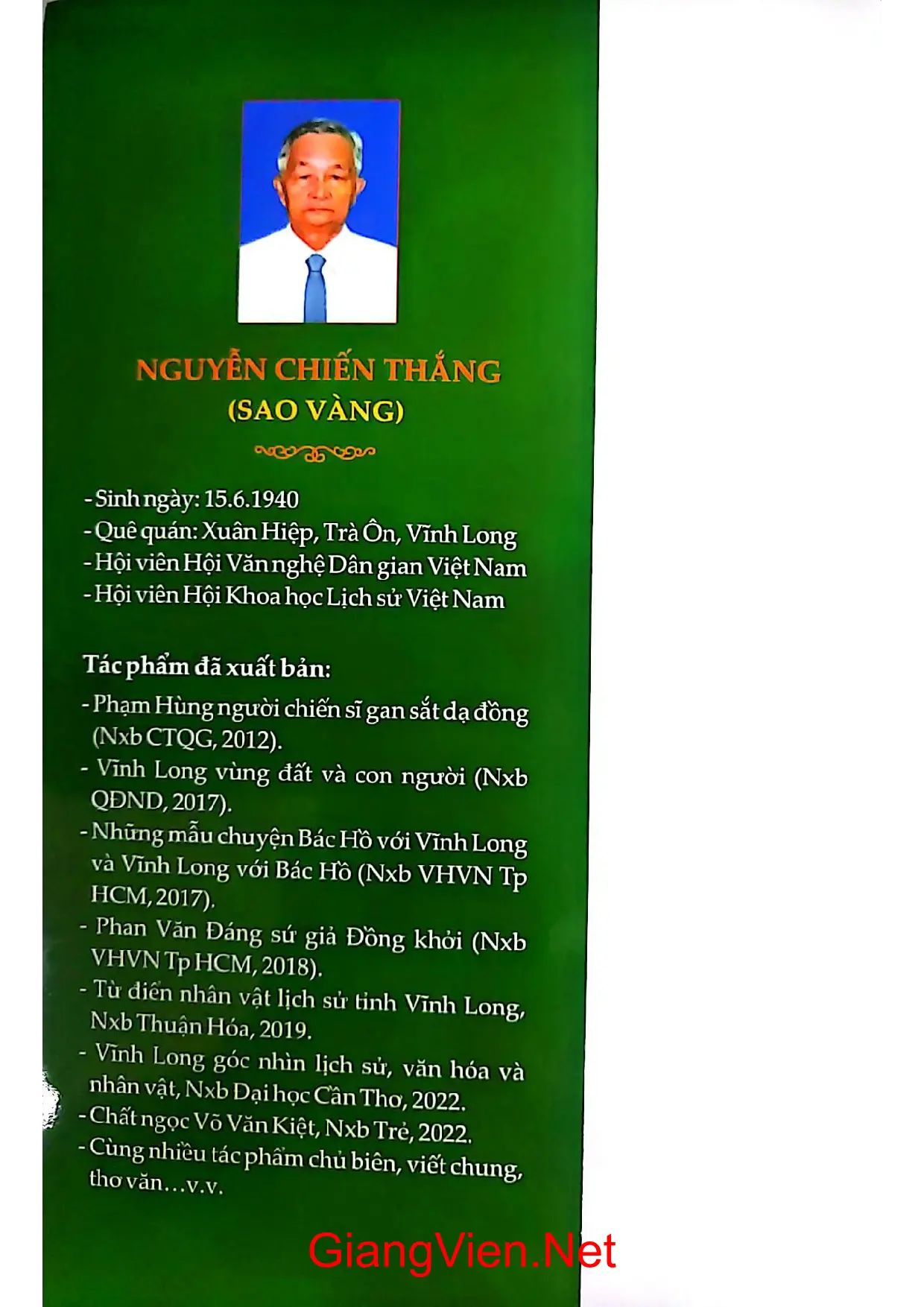Trang bìa chính thức sách Ký sự chiếc lá