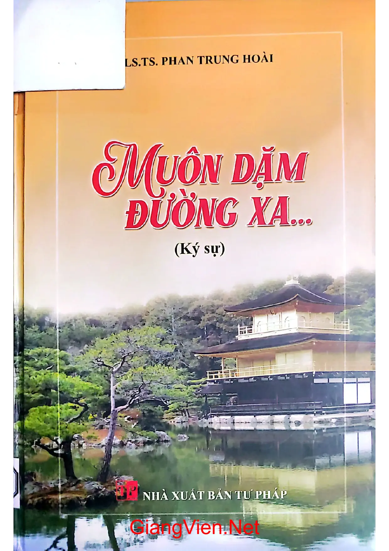 Ảnh bìa của Muôn dậm đường xa..