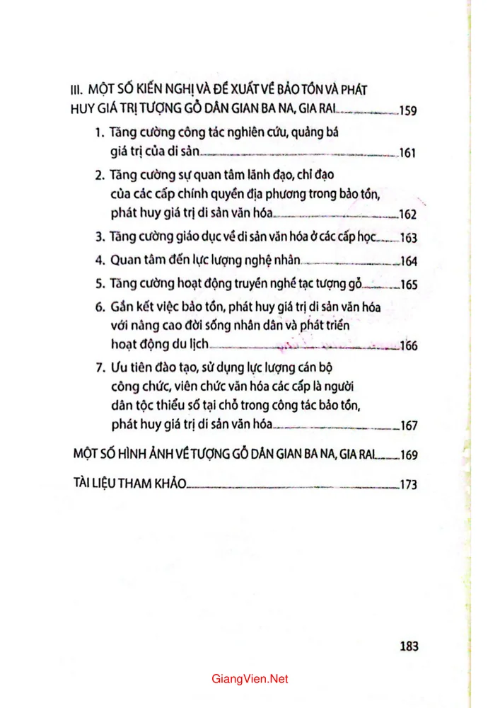 Trang 4 - Ảnh minh họa nội dung sách Tượng gỗ dân gian các dân tộc người Ba Na, Gia rai