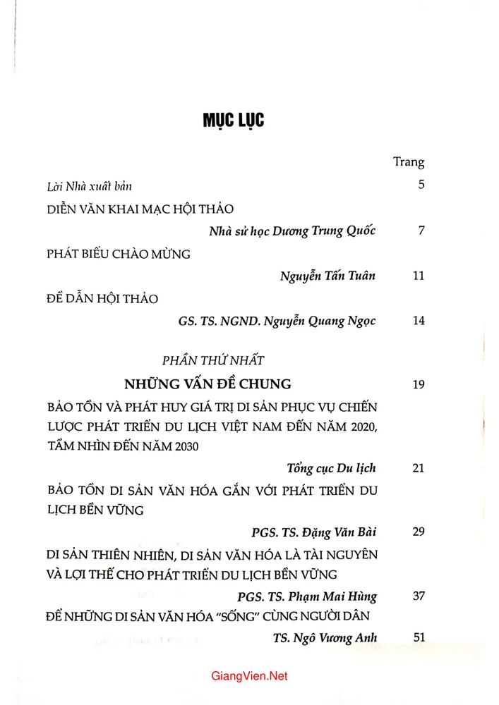 Trang bìa chính thức sách Bảo tồn và phát huy giá trị di sản lịch sử, văn hoá phục vụ phát triển du lịch