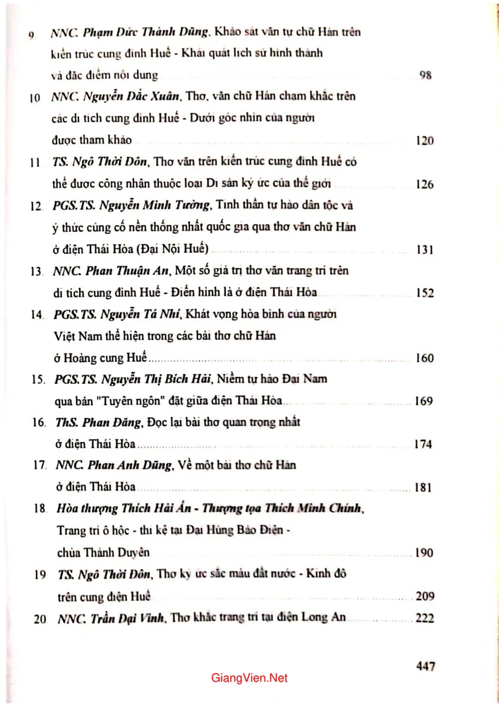 Trang 2 - Ảnh minh họa nội dung sách Bảo tồn và phát huy giá trị hệ thống thơ văn trên kiến trúc cung đình Huế