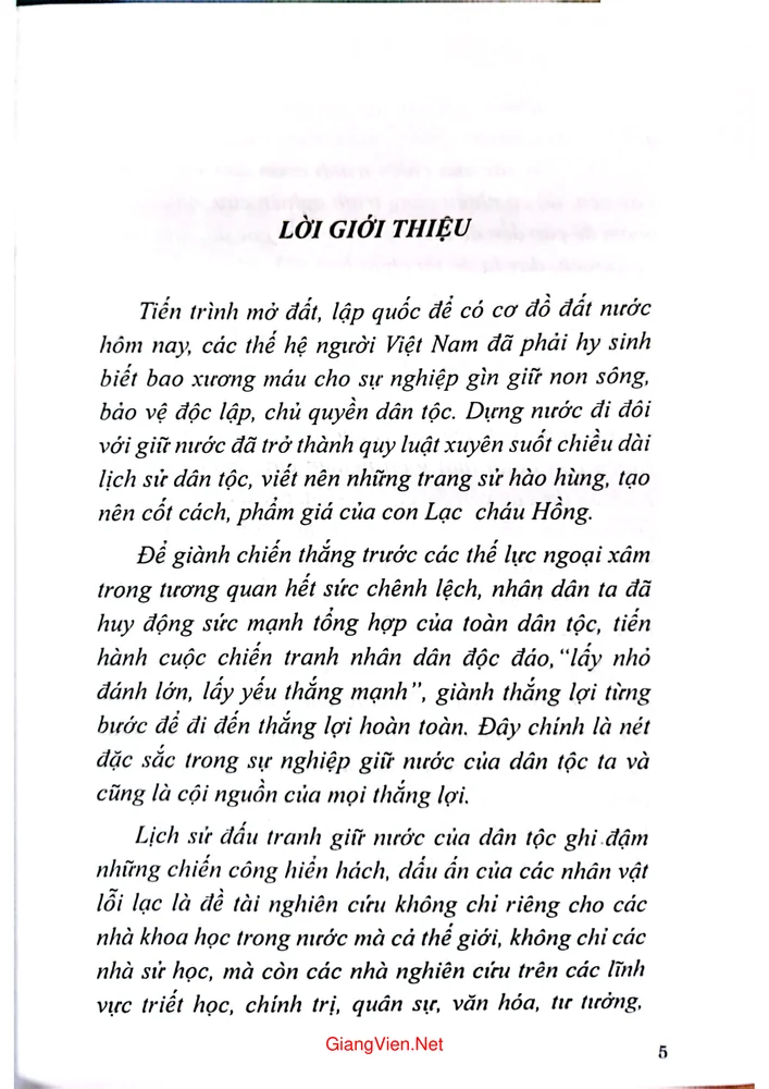 Trang bìa chính thức sách Chiến tranh nhân dân Việt Nam góc nhìn từ lịch sử quân sự