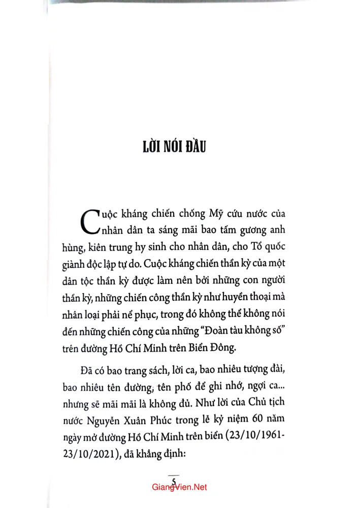 Trang bìa chính thức sách Chuyện thần kỳ về tàu không số