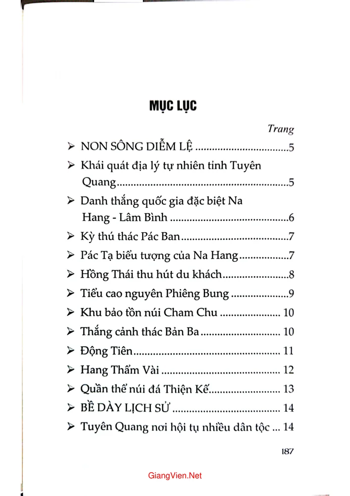 Trang bìa chính thức sách 700 năm Danh xưng Tuyên Quang
