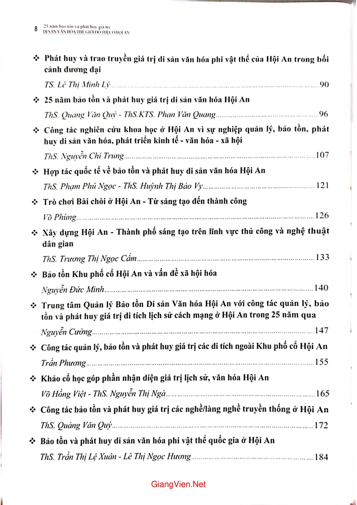 Trang 2 - Ảnh minh họa nội dung sách Di sản văn hóa Hội An 25 năm bảo tồn và phát huy giá trị
