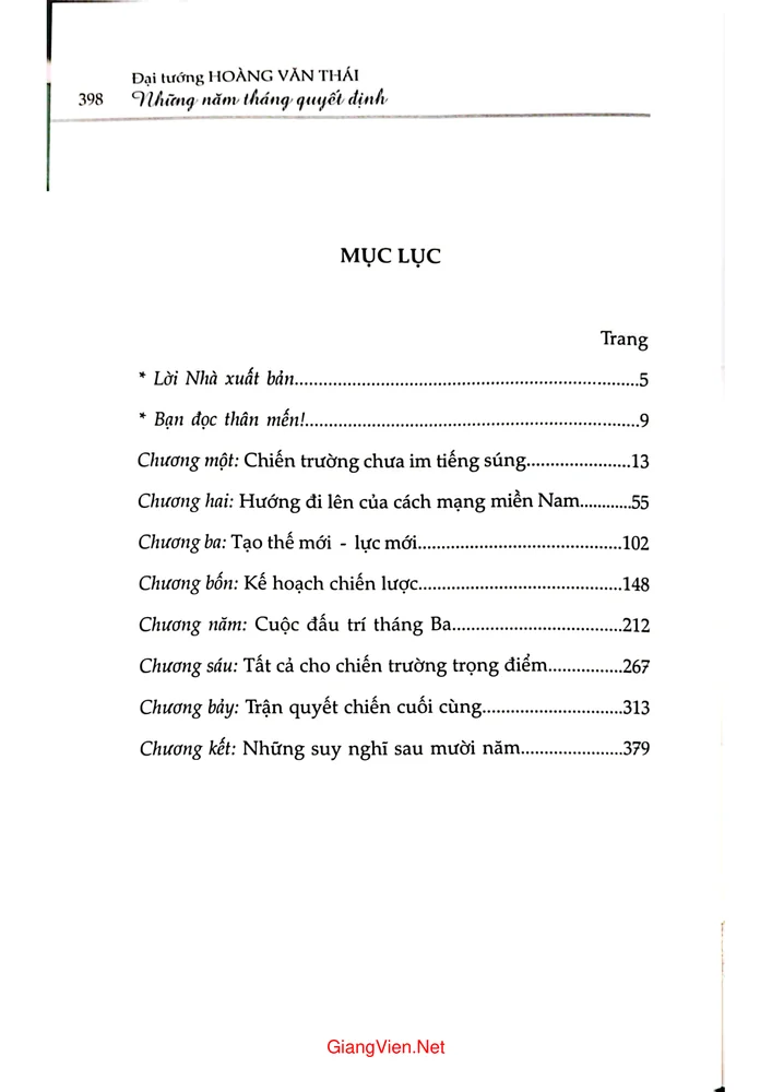 Trang bìa chính thức sách Những năm tháng quyết định