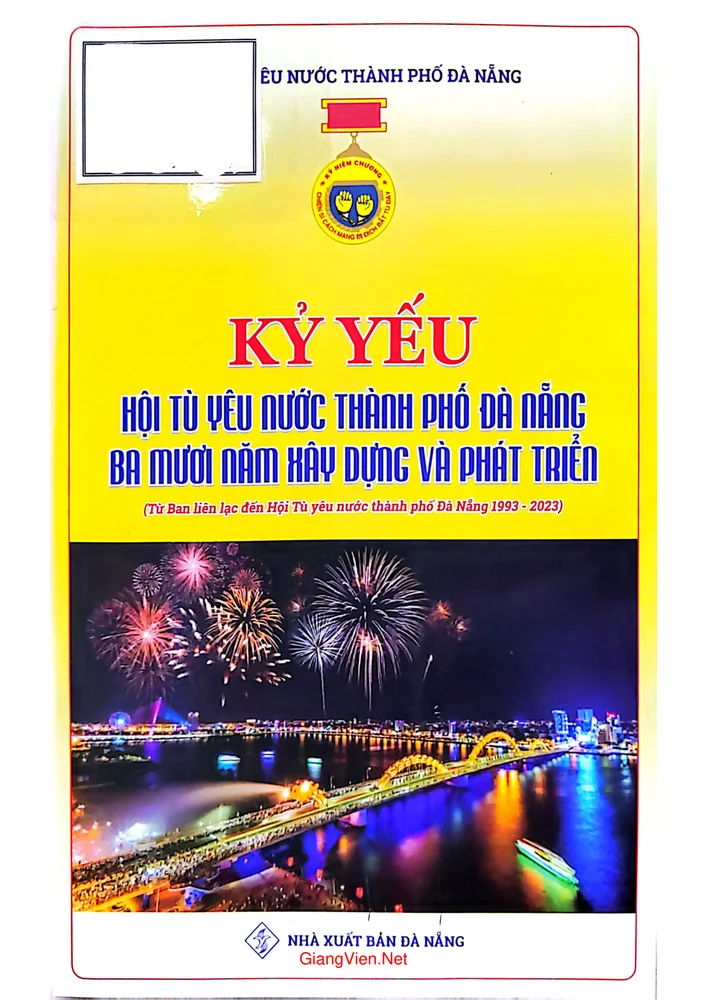 Ảnh bìa của Kỷ yếu hội tù yêu nước thành phố Đà Nẵng ba mươi năm xây dựng và phát triển
