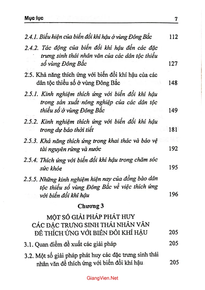 Trang 3 - Ảnh minh họa nội dung sách Đặc trưng sinh thái nhân văn và khả năng thích ứng với biến đổi khí hậu của một số cộng đồng dân tộc thiểu số ở vùng núi đông bắc 