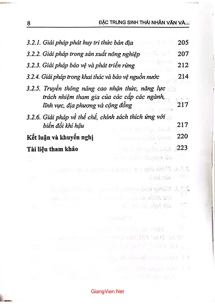 Trang 4 - Ảnh minh họa nội dung sách Đặc trưng sinh thái nhân văn và khả năng thích ứng với biến đổi khí hậu của một số cộng đồng dân tộc thiểu số ở vùng núi đông bắc 