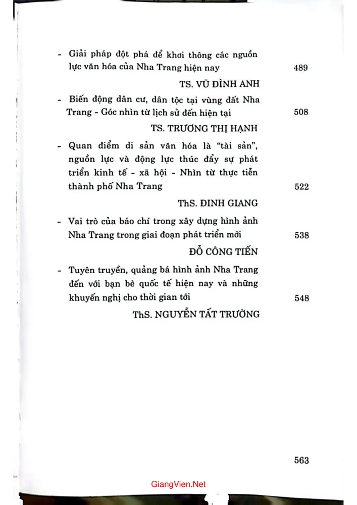 Trang 6 - Ảnh minh họa nội dung sách 100 năm hành trình lịch sử nhận diện và phát huy các giá trị văn hóa con người Nha Trang trong xây dựng và phát triển thành phố
