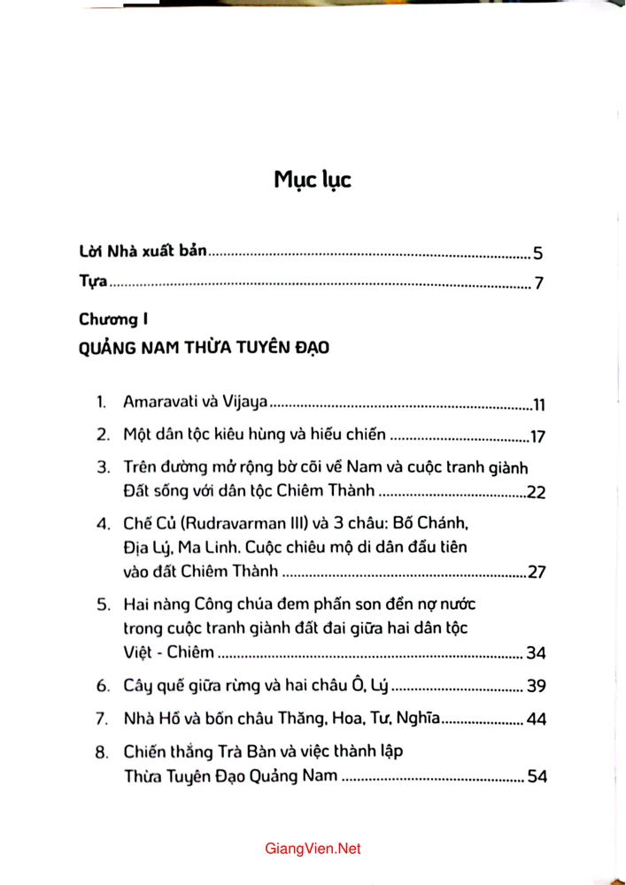 Trang bìa chính thức sách Quảng Nam qua các thời đại
