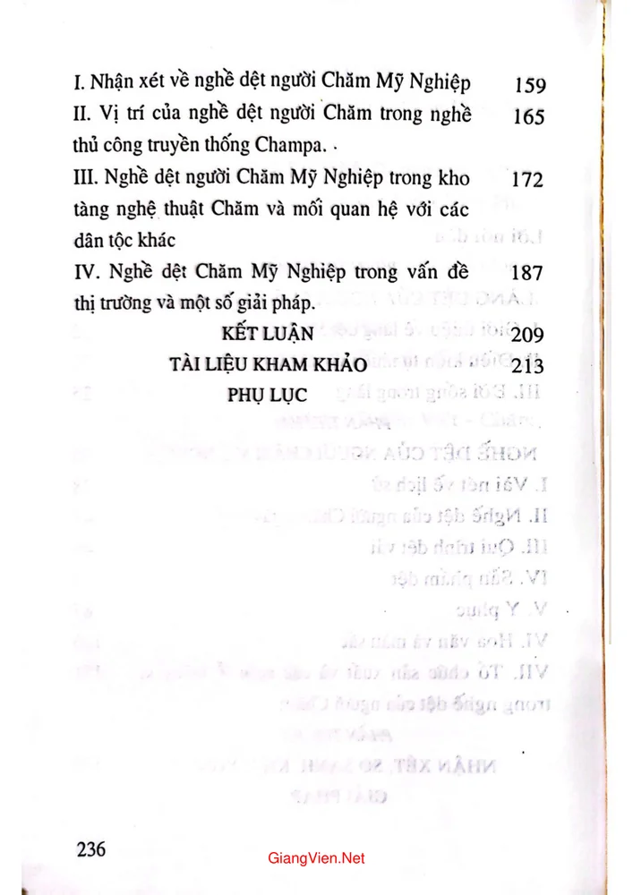 Trang 2 - Ảnh minh họa nội dung sách Nghề dệt cổ truyền của người Chăm