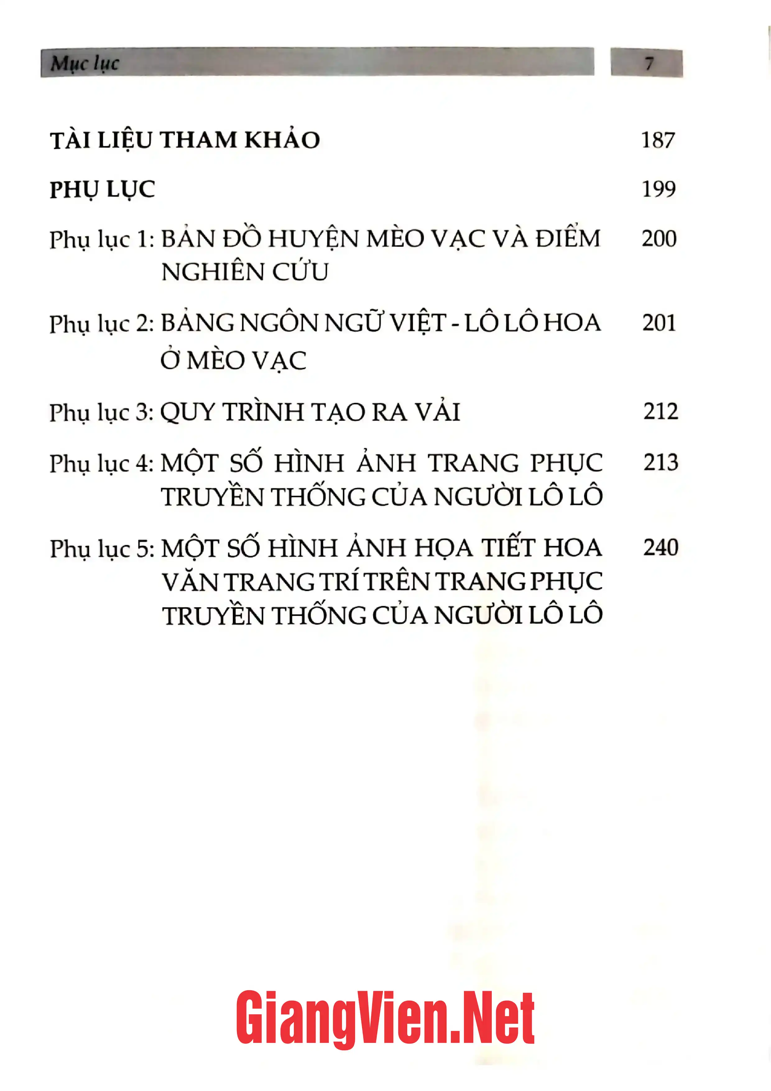 Ảnh minh họa nội dung cuốn sách: Trang phục Lô Lô Hoa ở huyện Mèo Vạc, tỉnh Hà Giang