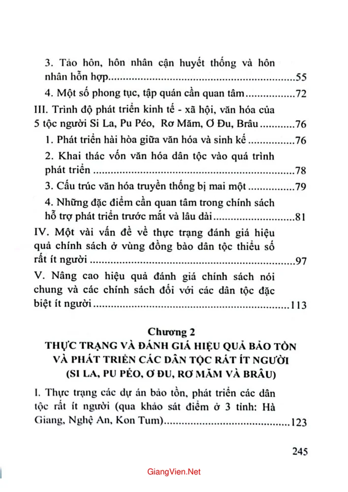 Trang 2 - Ảnh minh họa nội dung sách Bảo tồn và phát triển một số dân tộc rất ít người ở Việt Nam