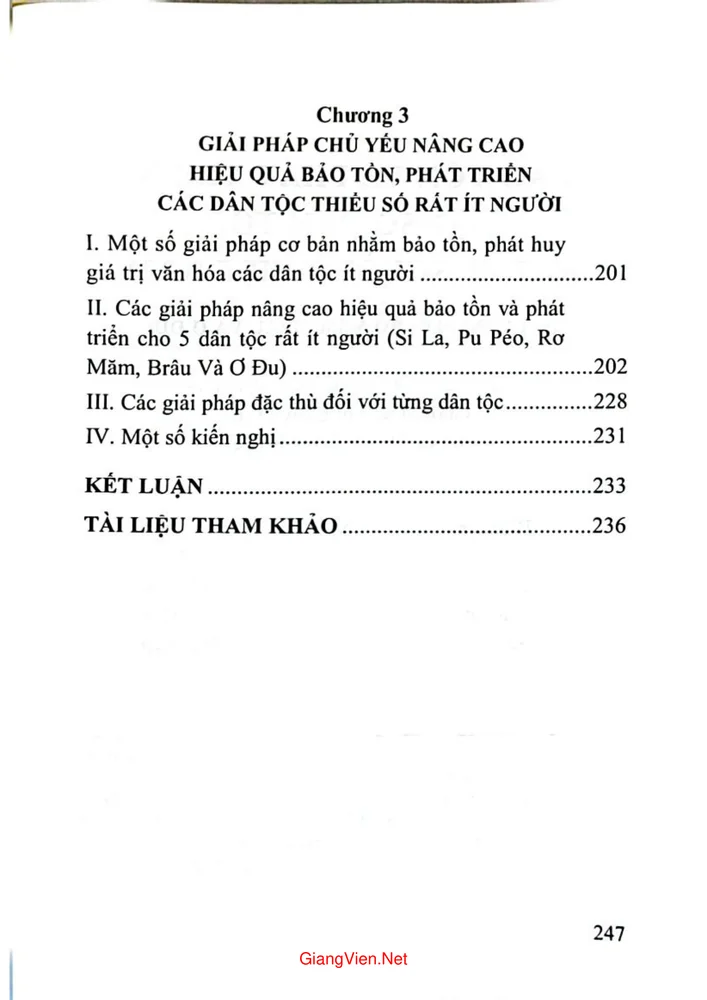 Trang 4 - Ảnh minh họa nội dung sách Bảo tồn và phát triển một số dân tộc rất ít người ở Việt Nam