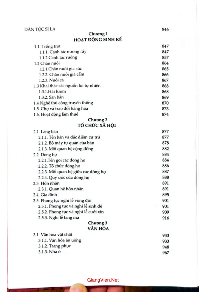 Trang 6 - Ảnh minh họa nội dung sách Văn hóa các dân tộc vùng lòng hồ thủy điện Lai Châu