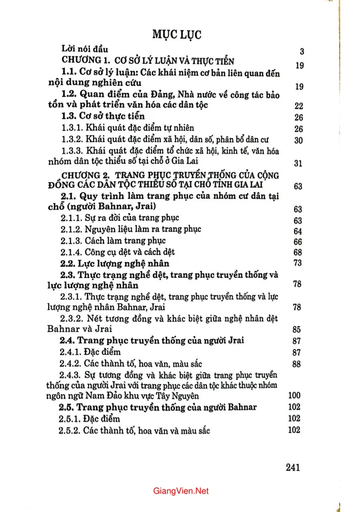 Trang 1 - Ảnh minh họa nội dung sách Trang phục truyền thống các dân tộc thiểu số ở Gia Lai