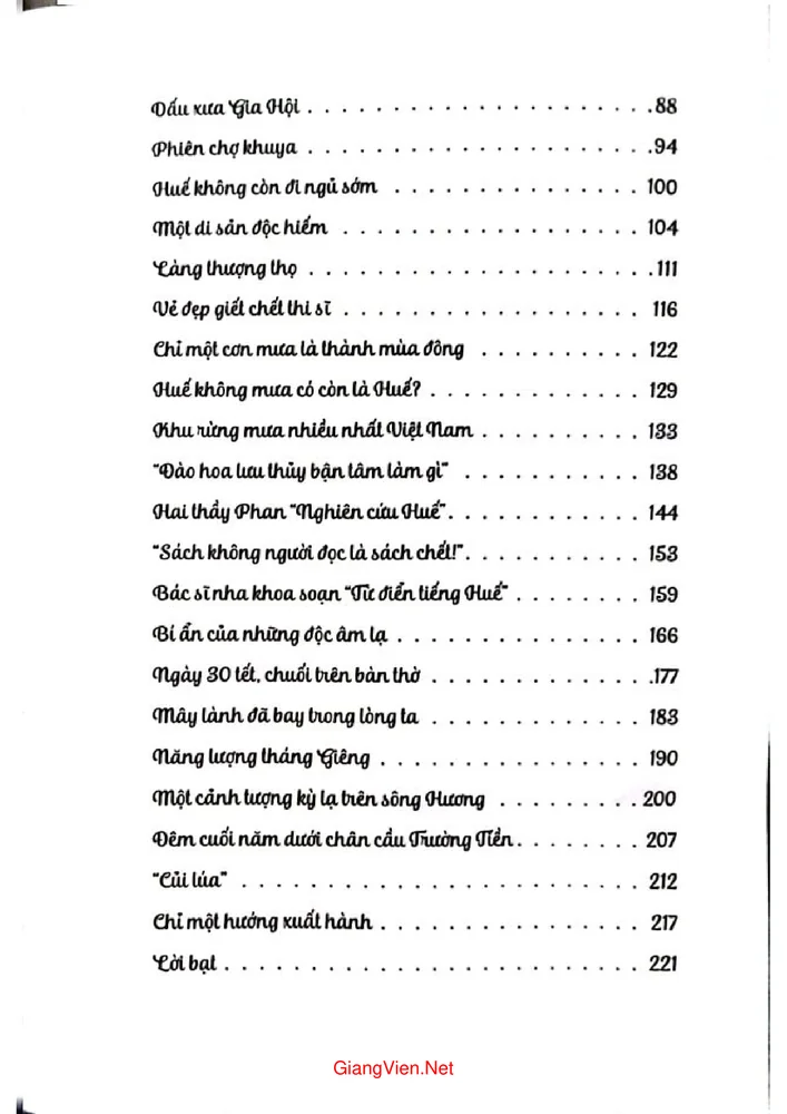 Trang 2 - Ảnh minh họa nội dung sách Trước nhà có cây hoàng mai - những ghi chép về Huế - xứ sở phong rêu kiêu sa