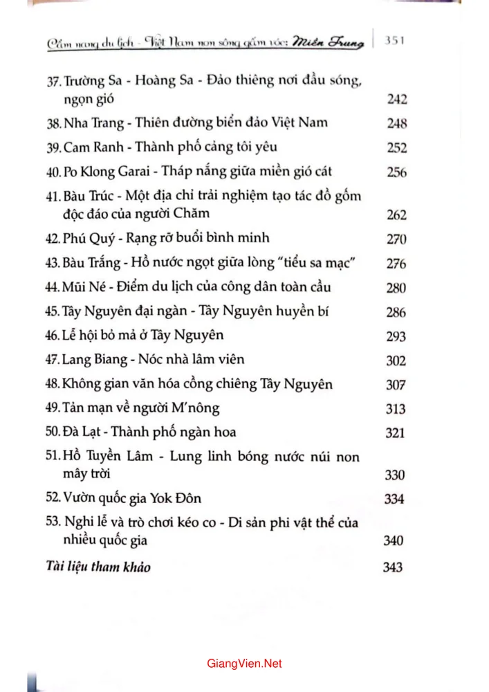 Trang 3 - Ảnh minh họa nội dung sách Việt Nam non sông gấm vóc miền Trung