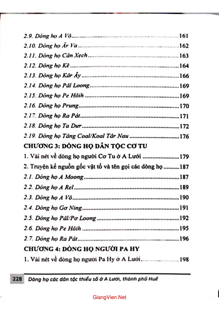 Trang 4 - Ảnh minh họa nội dung sách Dòng họ các dân tộc thiểu số ở A Lưới, thành phố Huế 2025