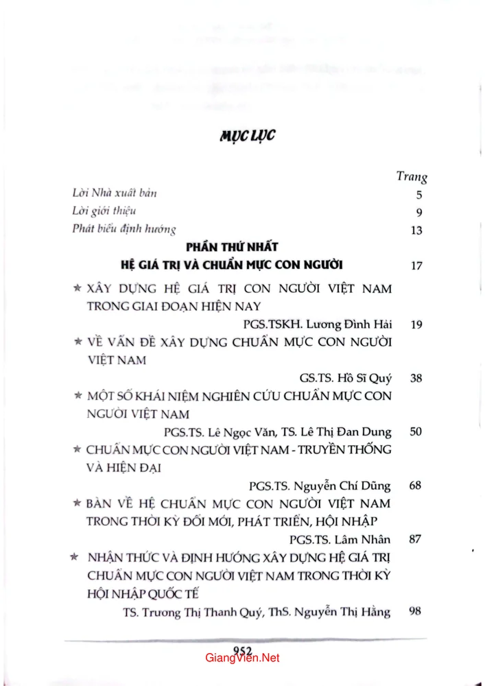 Trang 1 - Ảnh minh họa nội dung sách Hệ giá trị Quốc gia, hệ giá trị văn hóa, hệ giá trị gia đình và chuẩn mực vin người Việt Nam trong thời kỳ mới