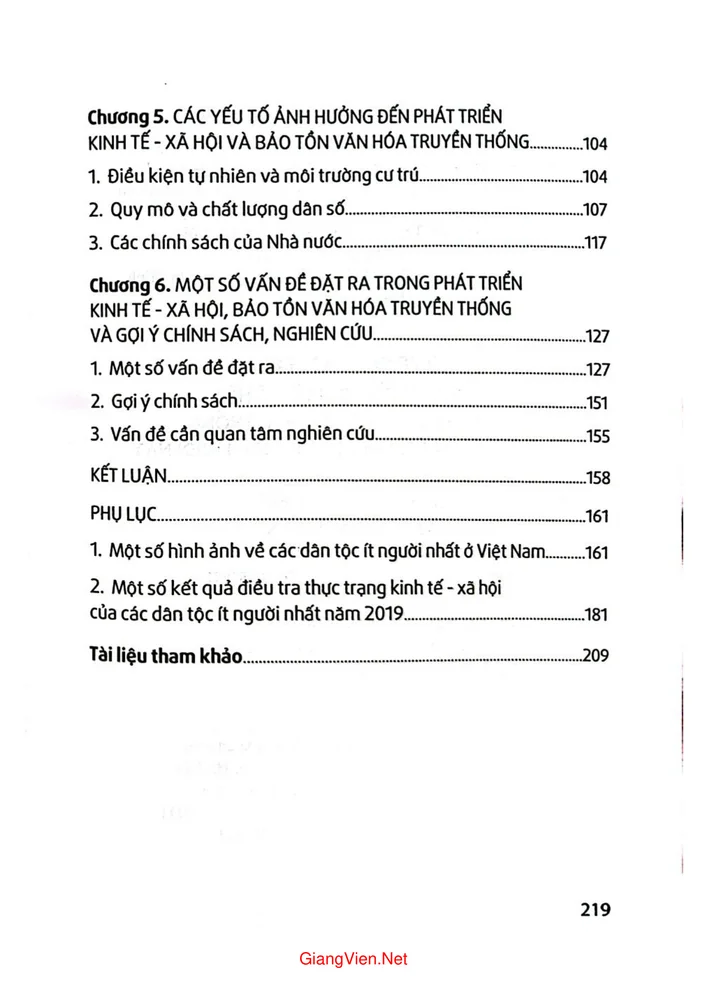 Trang 2 - Ảnh minh họa nội dung sách Một số vấn đề về phát triển kinh tế xã hội và bảo tồn văn hóa truyền thống các dân tộc rất ít người ở Việt Nam hiện nay